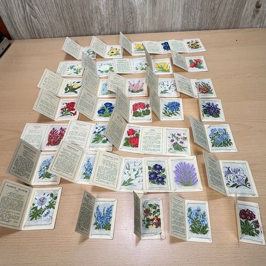 Kensitas Medium Silk Cigarette Cards Flowers 1934 - 31 Medium and 4 Small