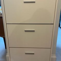 Upright standing shoe cabinet