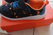 clarks  kids runnere