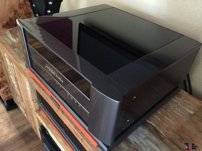 Hifi Gold Legendary Reference Signature Meridian 808.2  the most significant product in the history of the Compact Disc 16000 new Pristine condition with original Remote Signature Signed by Bob Stuart and Allen Boothroyd