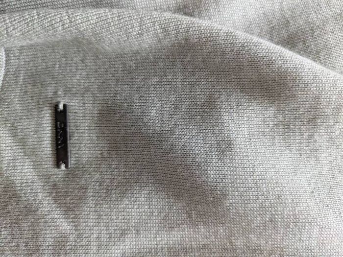 Men's DKNY v-neck jumper brand new