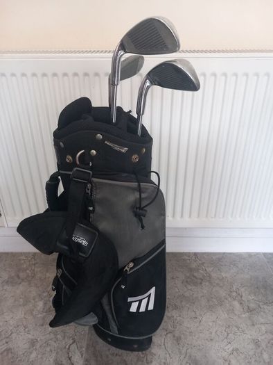Kids golf clubs and bag