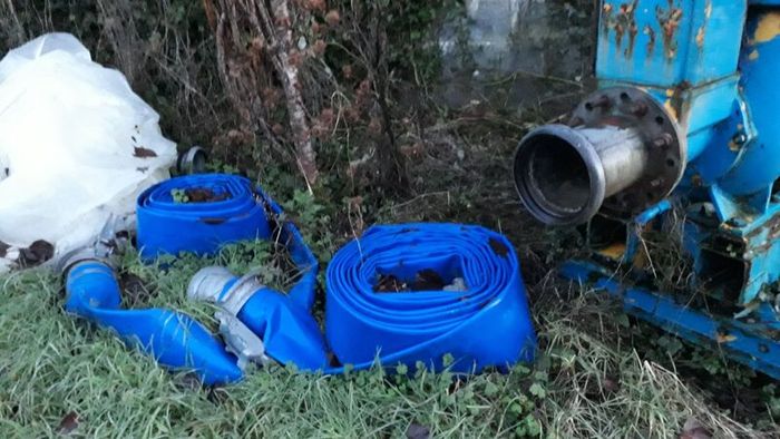 Flood pump and hose