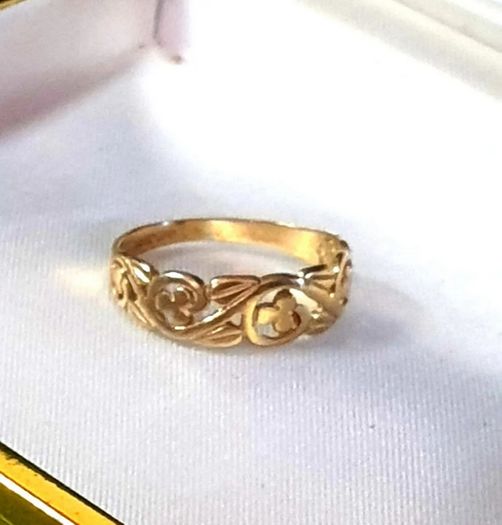 Vintage Hallmarked 9ct Gold 'Clover' Wedding Band