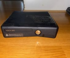 XBOX 360 and 1 controller + Kinnect