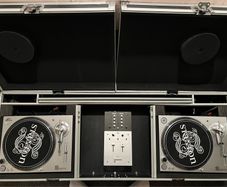 Mint Set Of Stanton STR8-60 Turntables