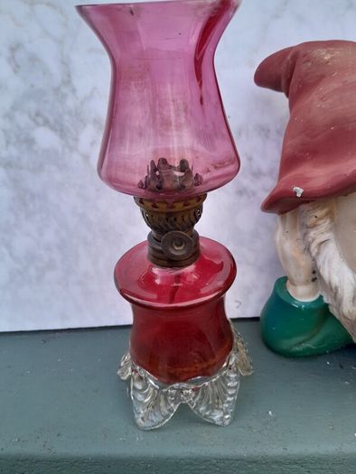 19ct  crambery oil lamp