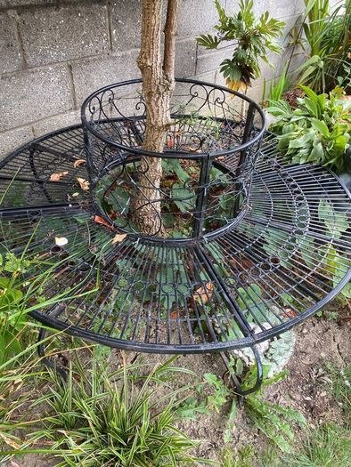 Garden seat for around a tree