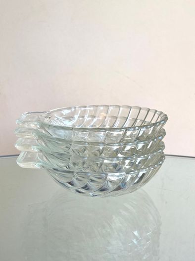 Set of 4 Vintage Pyrex Glass Shell Dishes Plates Bowls