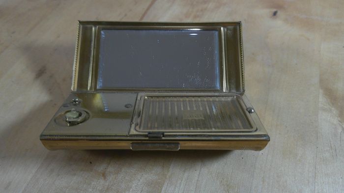 Vintage Kigu London Musical Powder Compact Gold Tone Engine Turned Music Box 1950s