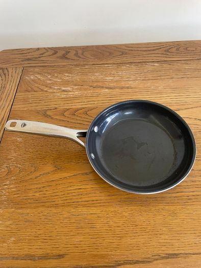 Ceramic non stick frying pan