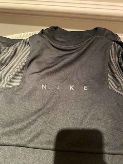 Boys black Nike tops
