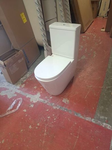 Britton Sphere Rimless cc toilet ex diplay like new