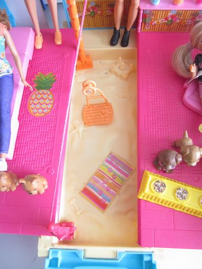 Barbie Puppy mobile SUV Camper Van Car Playground play set.
