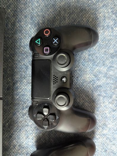Sony PlayStation 4 Console with 2 Controllers and Charging Dock