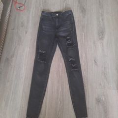 black ripped skinny jeans