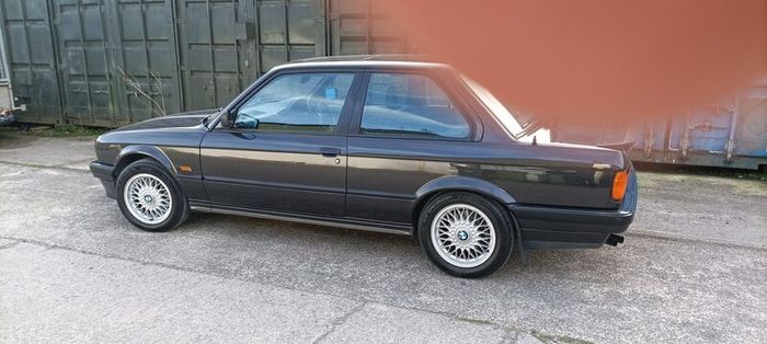 BMW E30 320ise 2 dr manual.