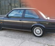 BMW E30 320ise 2 dr manual.