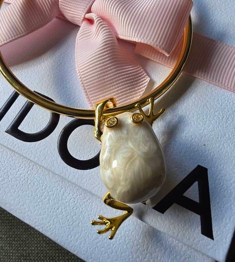 Pandora Wonders Collection Treated Freshwater Cultured Baroque Pearl Oversized Frog Pendant  New