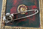 Floral safety pin