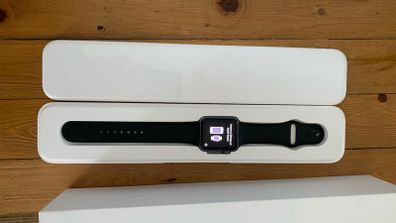 Apple watch sport series 7000