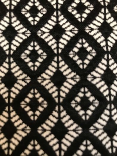Size 14 Ladies Black Patterned Skirt by Peruzzi