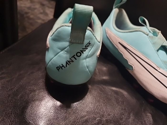 football boots (Nike phantom)