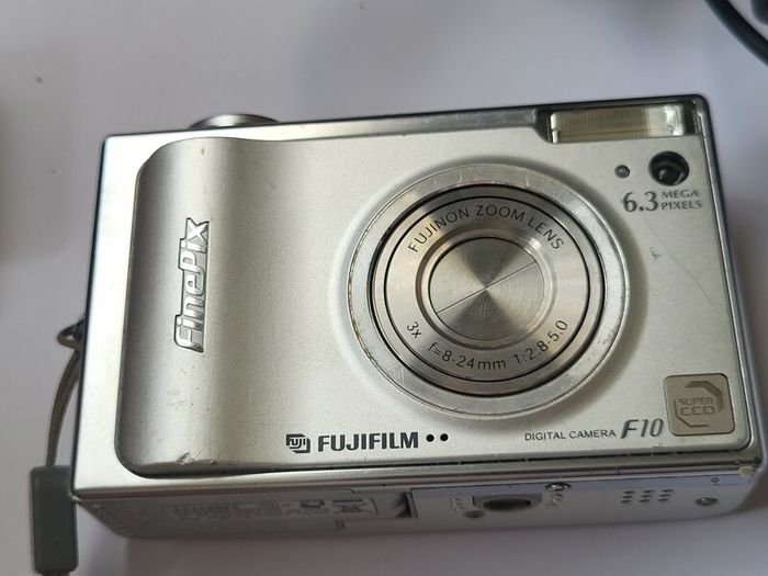 FinePix F10