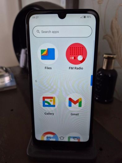 Doro 8100 smartphone