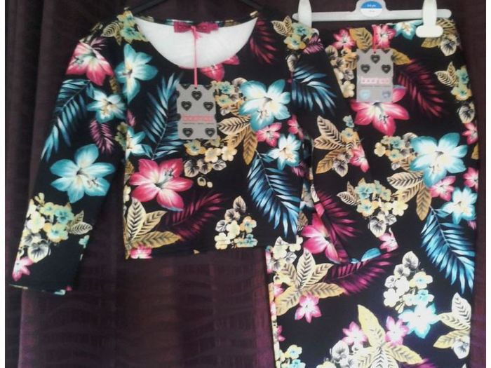 Boohoo Bodycon Hettie Vibrant Multi Colour Floral Print 2 Piece Skirt and Crop Top Set