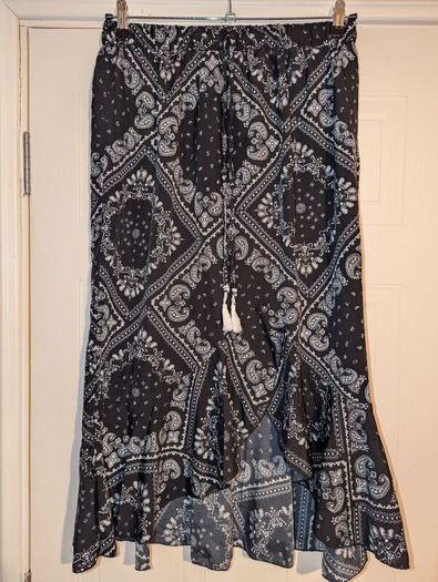 Perfect for Summer stunning floral hi--lo skirt
