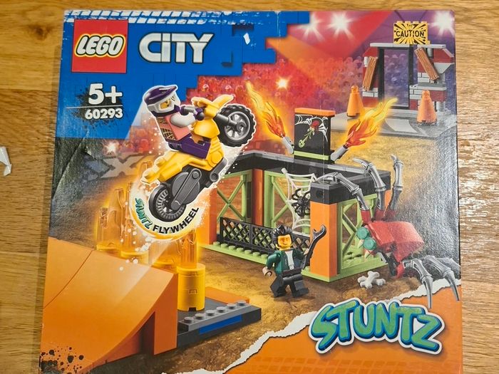 LEGO City Stunt Park 60293 Building Kit (170 Pieces) Retired New Sealed