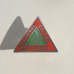 NATIONAL CYCLING PROFICIENCY scheme (RoSPA) - candidate's examination award badge (1950s / 1960s)