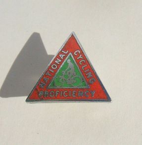 NATIONAL CYCLING PROFICIENCY scheme (RoSPA) - candidate's examination award badge (1950s / 1960s)