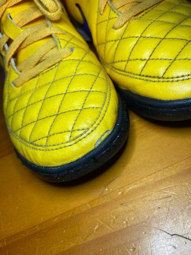 Nike Tiempo Boys Girls Soccer Football Astro Trainers UK4 EUR36.5