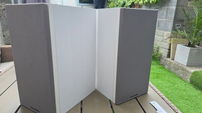 Bowers & Wilkins 686 S2 speakers
