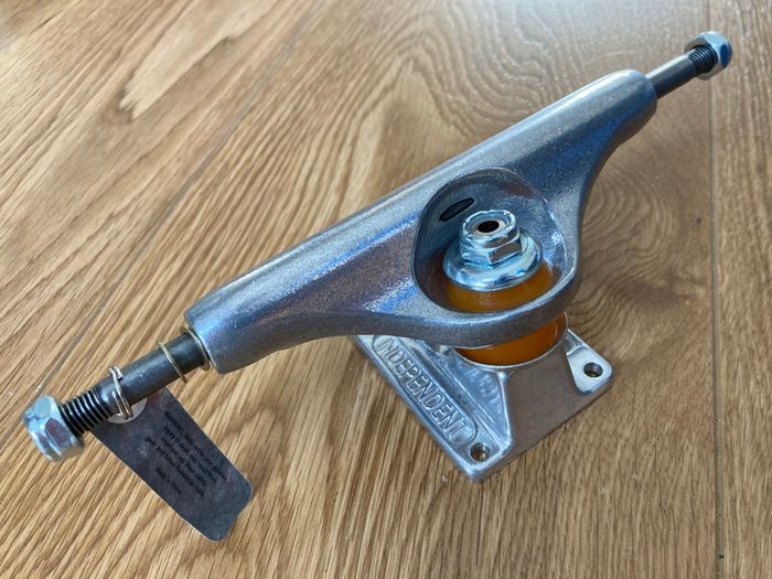 Independent Forged Hollow Light 139 8 inch Skateboard Trucks