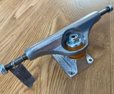 Independent Forged Hollow Light 139 8 inch Skateboard Trucks