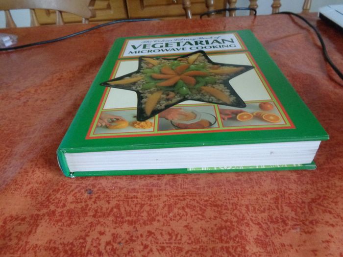 The Colour Library Book of Vegetarian Microwave Cooking Book for Sale