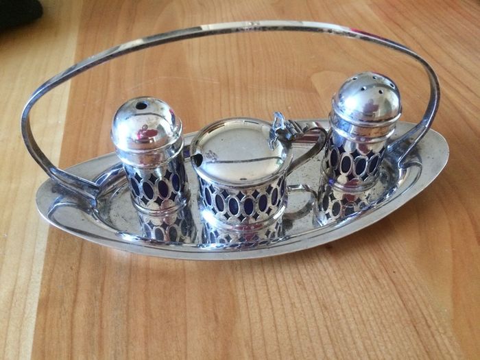 Plate silver condiment set