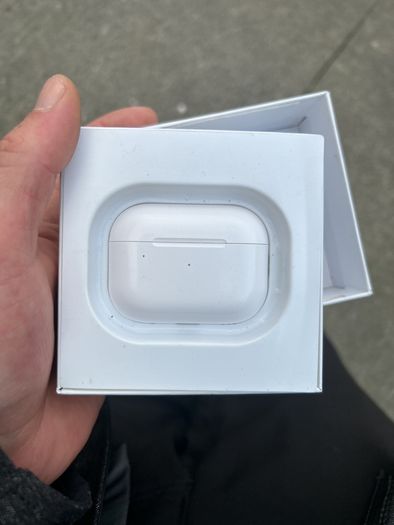 AirPods Pro mag charging case like new in box