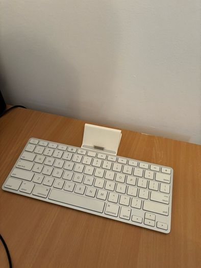 ipad keyboard (old style connection)