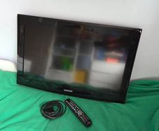 Samsung 32" LCD TV with Original Remote (Model LE32A456C2D)