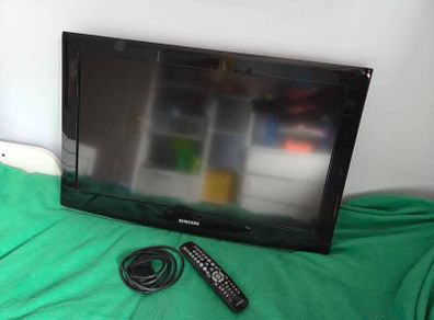 Samsung 32" LCD TV with Original Remote (Model LE32A456C2D)