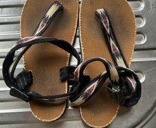 Grounding sandal's earthrunners