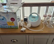 Spectra breastfeeding pump, haakka, silverette cups and other bits