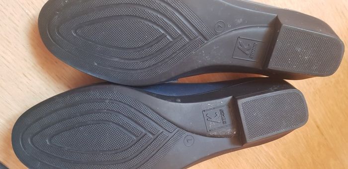 K by Clarks, size 7, navy