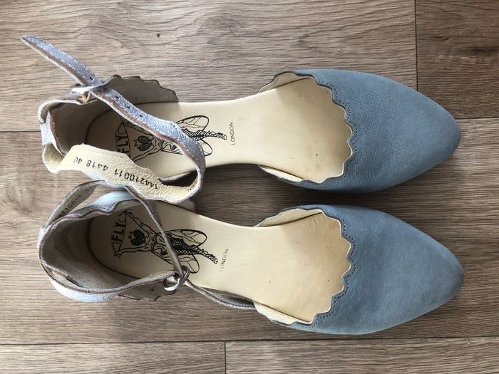 Ladies'  shoes Fly London flats