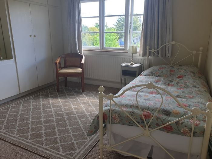 Lyon Cream metal bed