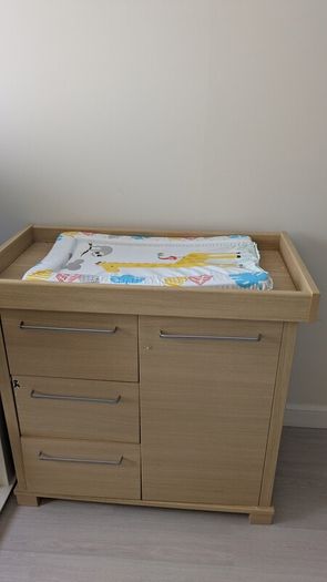 Baby changing unit